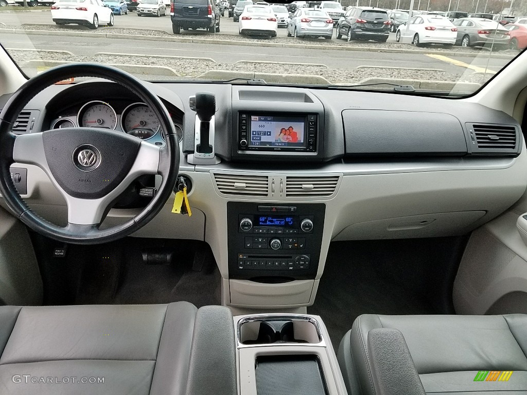 2009 Routan SEL - Antigua Blue Metallic / Aero Grey photo #21