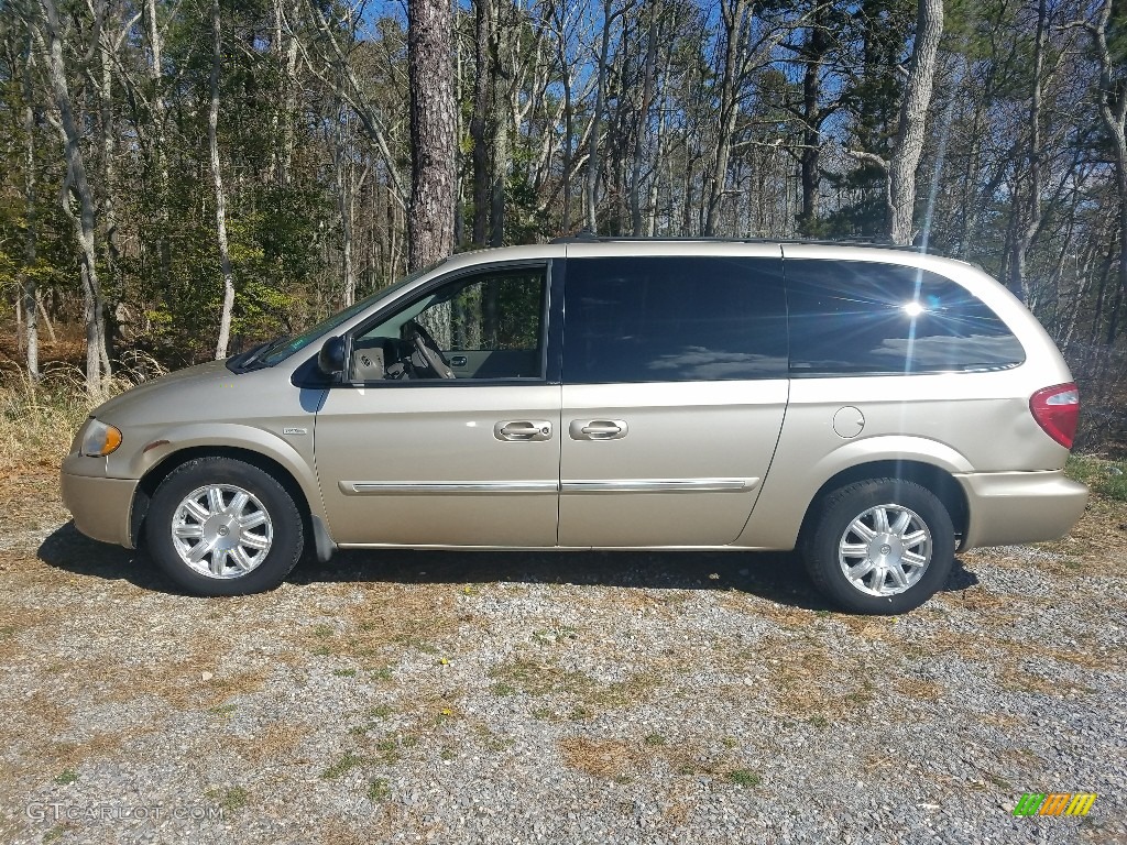 2005 Town & Country Touring - Linen Gold Metallic / Medium Slate Gray photo #2