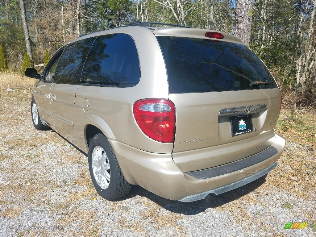 2005 Town & Country Touring - Linen Gold Metallic / Medium Slate Gray photo #3