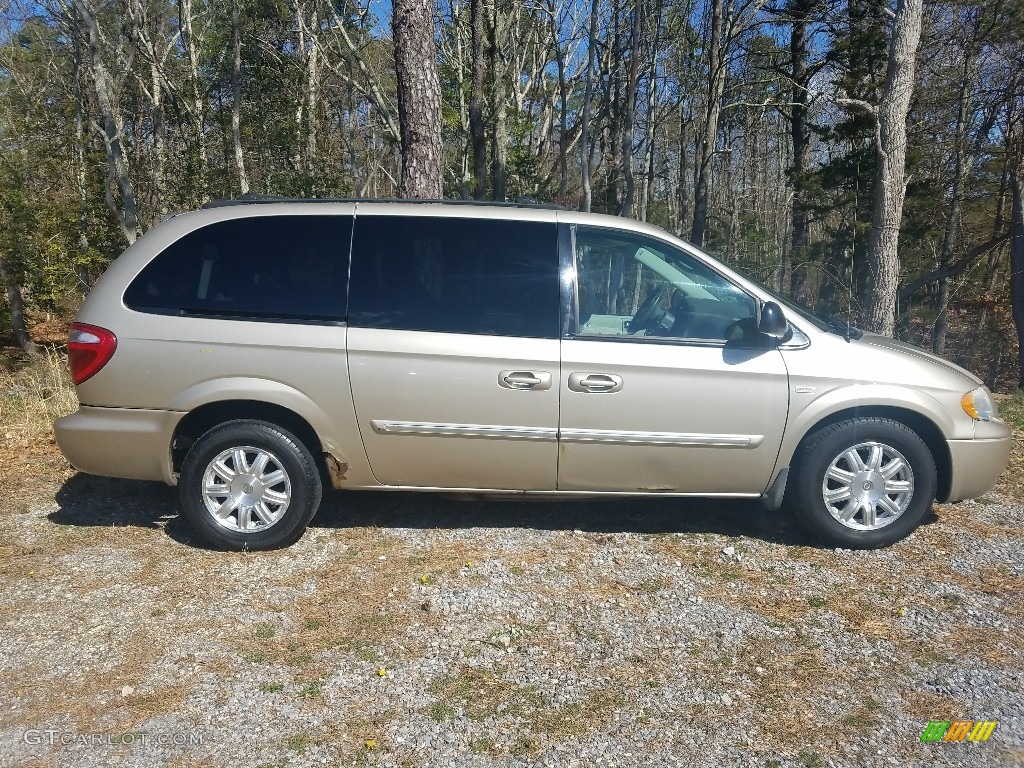 2005 Town & Country Touring - Linen Gold Metallic / Medium Slate Gray photo #6