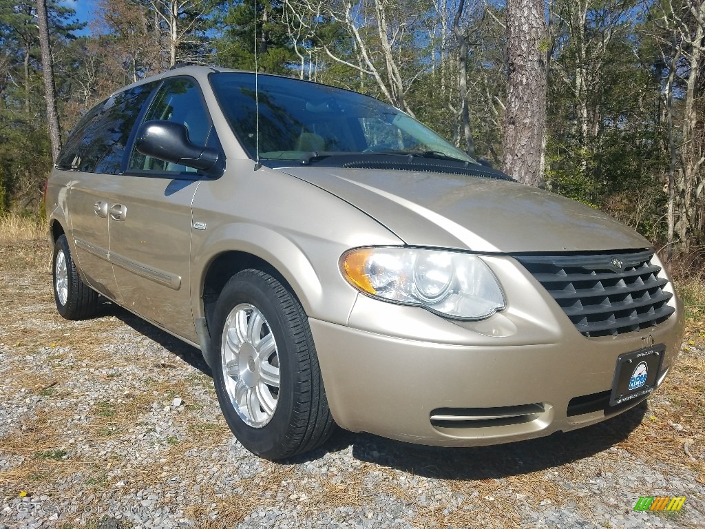 2005 Town & Country Touring - Linen Gold Metallic / Medium Slate Gray photo #7