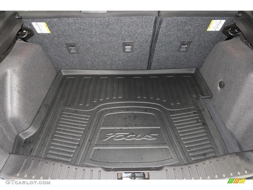 2015 Focus SE Hatchback - Ingot Silver Metallic / Charcoal Black photo #24