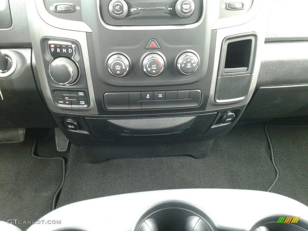 2018 1500 Express Crew Cab 4x4 - Blue Streak Pearl / Black/Diesel Gray photo #16