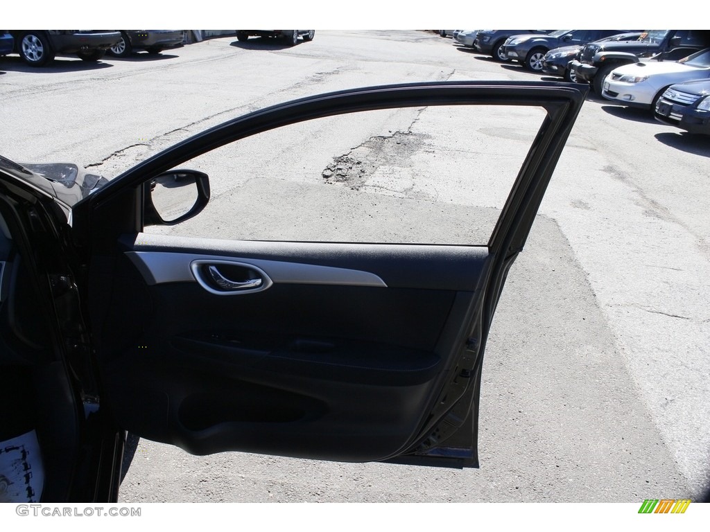 2014 Sentra S - Super Black / Charcoal photo #19