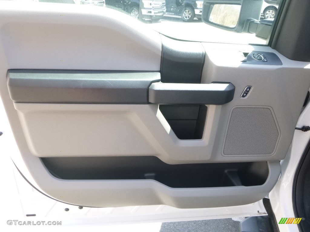 2018 F350 Super Duty XL Regular Cab 4x4 - Oxford White / Earth Gray photo #11