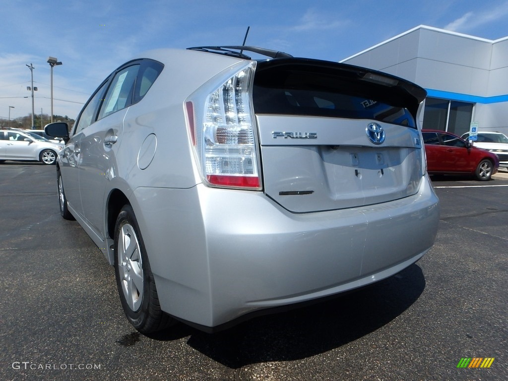 2010 Prius Hybrid IV - Classic Silver Metallic / Misty Gray photo #5