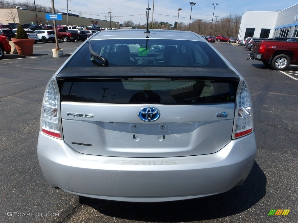 2010 Prius Hybrid IV - Classic Silver Metallic / Misty Gray photo #6