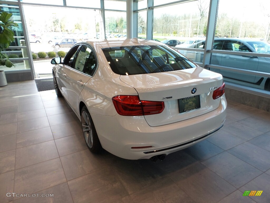 2018 3 Series 330i xDrive Sedan - Alpine White / Black photo #2