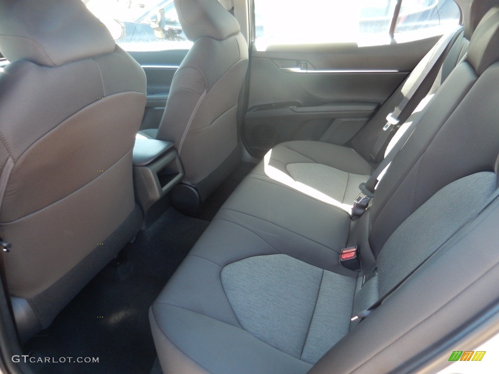 2018 Camry LE - Celestial Silver Metallic / Black photo #4