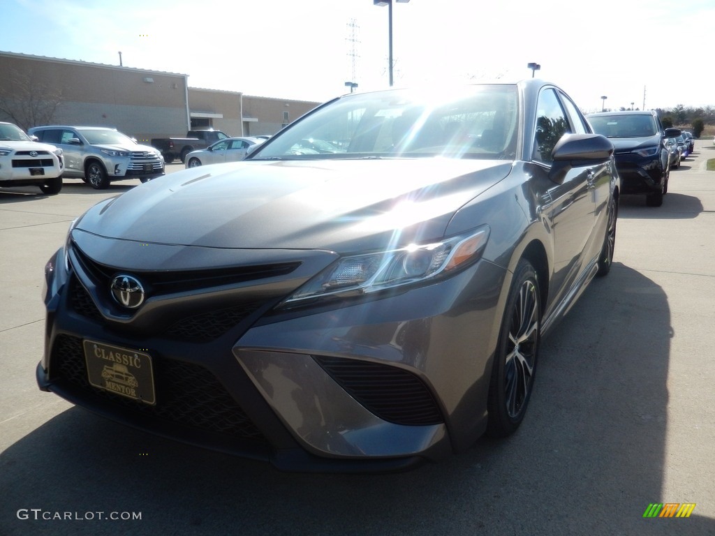 2018 Camry SE - Predawn Gray Mica / Black photo #1