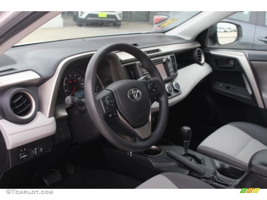 2014 RAV4 LE - Classic Silver Metallic / Black photo #12