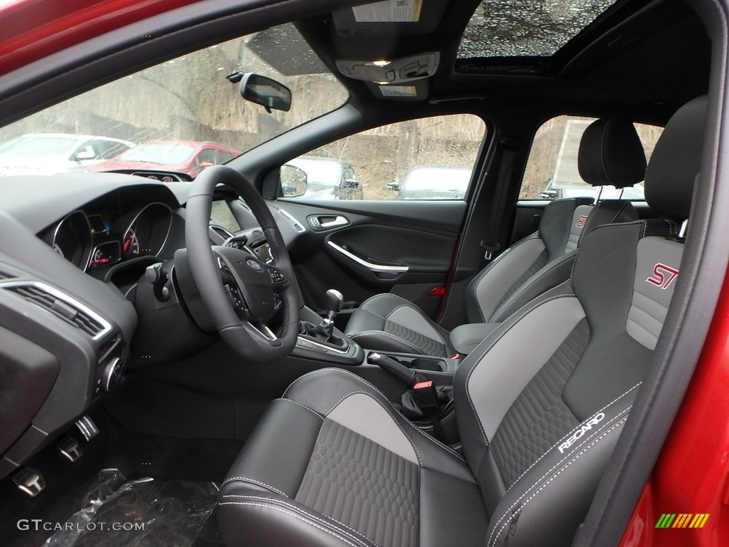 Charcoal Black Interior 2018 Ford Focus ST Hatch Photo #126803261