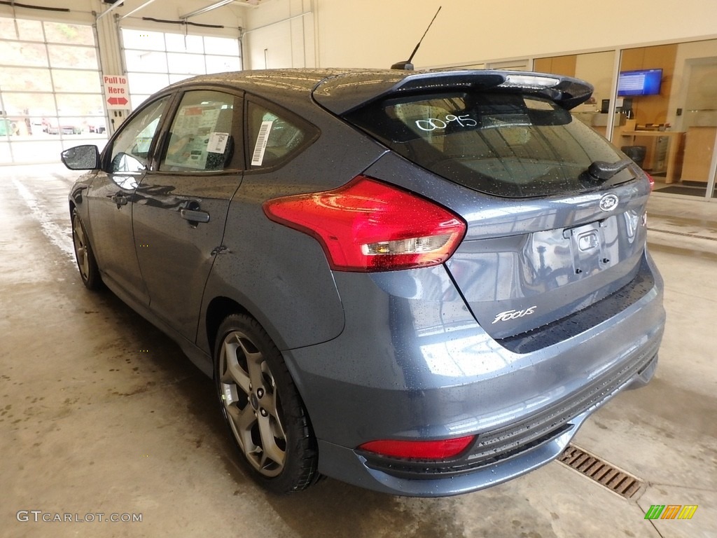 2018 Focus ST Hatch - Blue Metallic / Charcoal Black photo #3