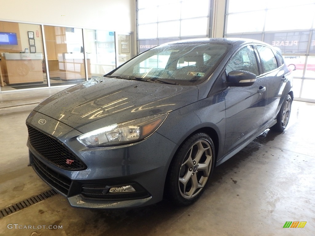 2018 Focus ST Hatch - Blue Metallic / Charcoal Black photo #4