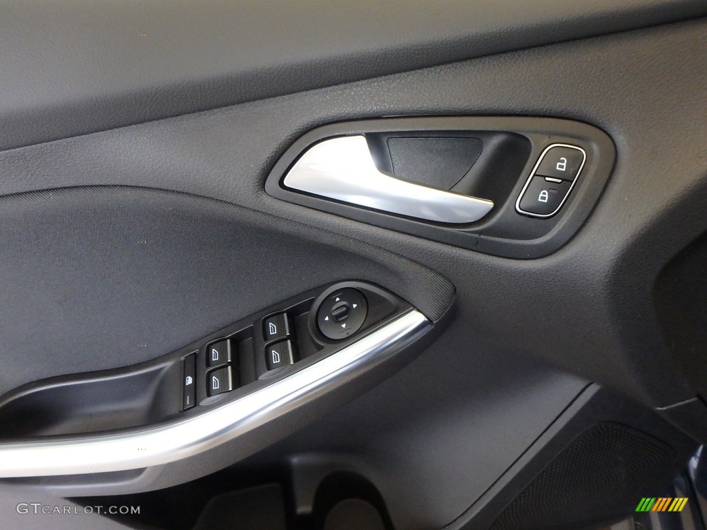 2018 Focus ST Hatch - Blue Metallic / Charcoal Black photo #9