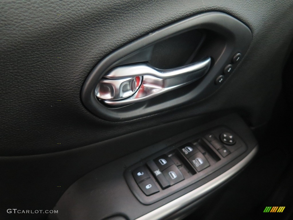 2019 Jeep Cherokee Limited Controls Photo #126805010