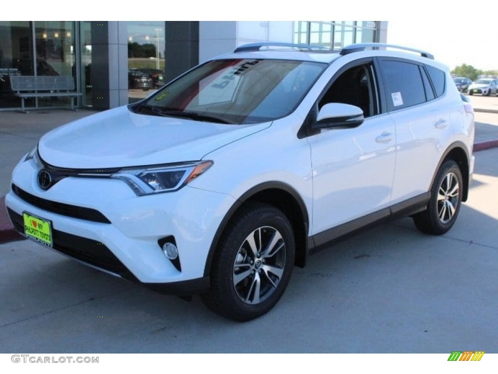 2018 RAV4 XLE - Super White / Black photo #3