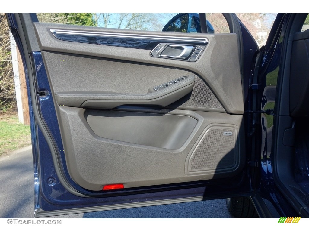 2018 Porsche Macan Standard Macan Model Agate Grey Door Panel Photo #126808007