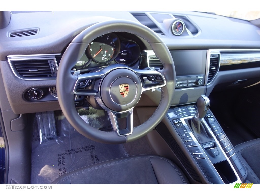 2018 Porsche Macan Standard Macan Model Agate Grey Steering Wheel Photo #126808118