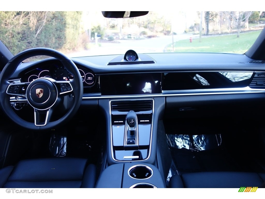 2018 Porsche Panamera 4 Black Dashboard Photo #126808367