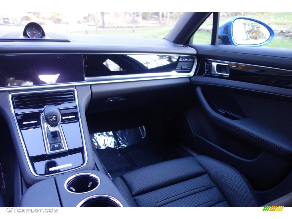2018 Porsche Panamera 4 Black Dashboard Photo #126808382
