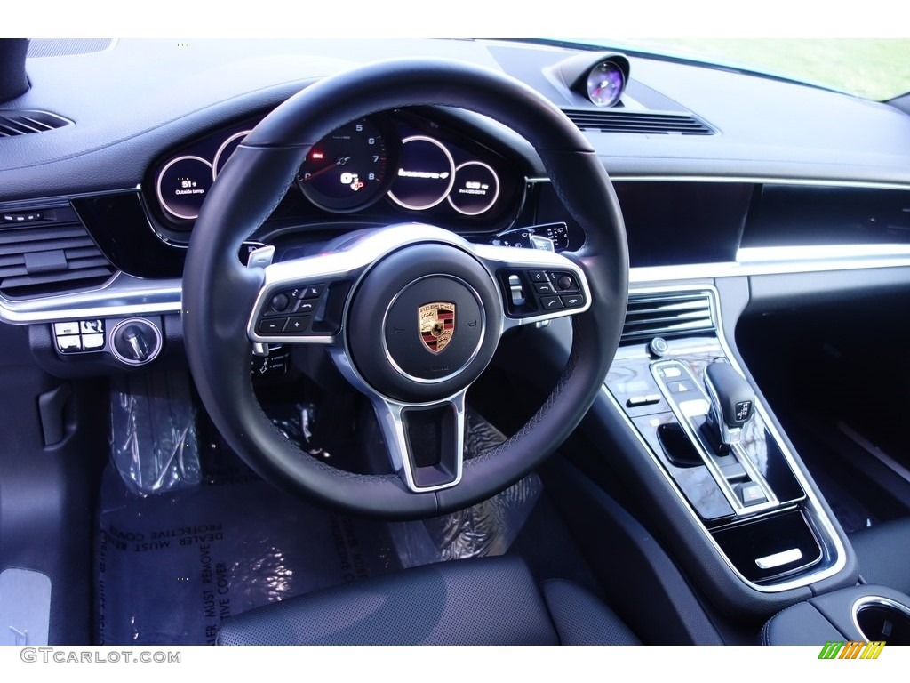 2018 Porsche Panamera 4 Steering Wheel Photos