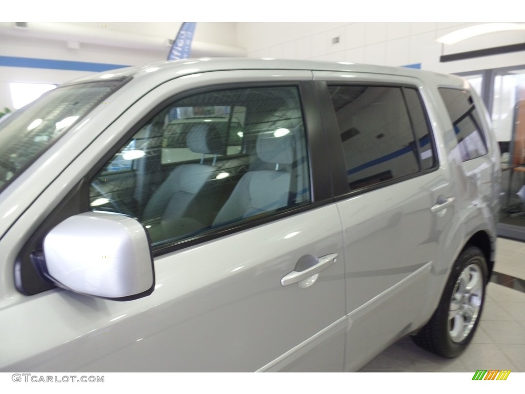 2015 Pilot EX 4WD - Alabaster Silver Metallic / Gray photo #6