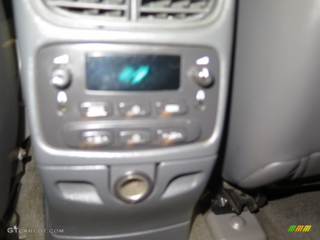 2004 Envoy SLT 4x4 - Onyx Black / Dark Pewter photo #38