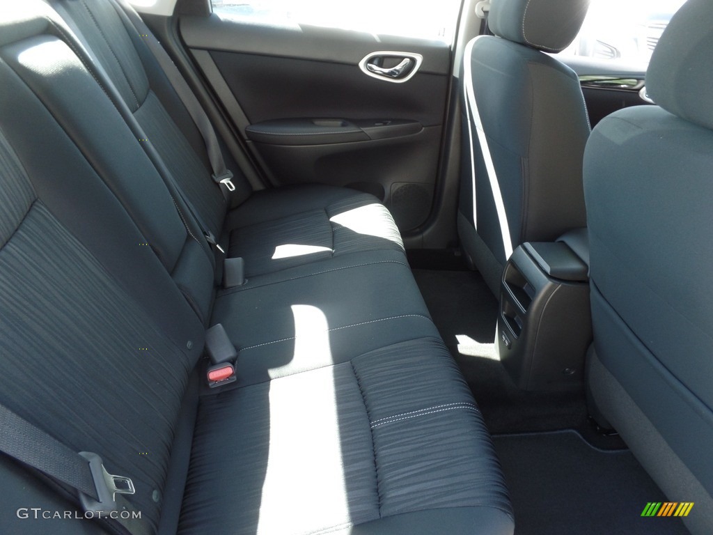 2018 Sentra SV - Aspen White / Charcoal photo #9