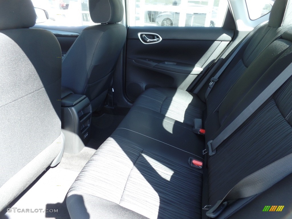 2018 Sentra SV - Aspen White / Charcoal photo #10