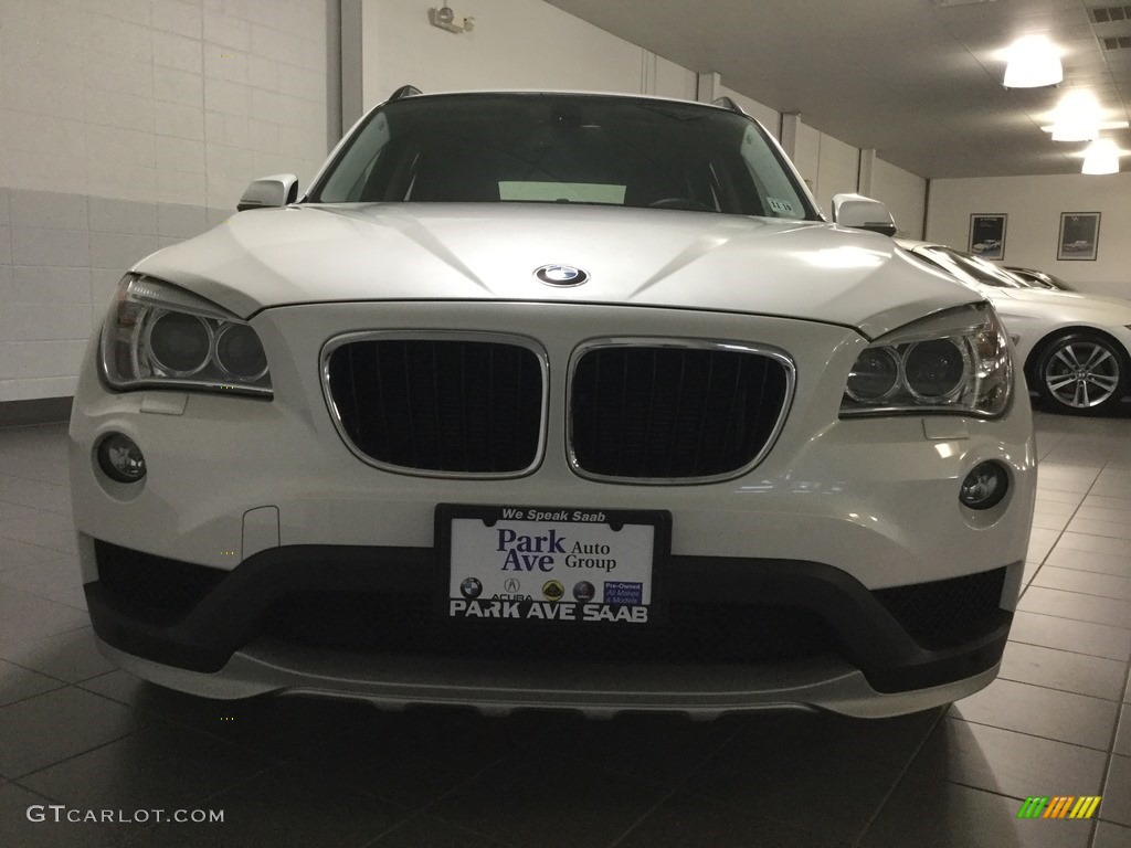 2015 X1 xDrive35i - Mineral White Metallic / Black photo #8