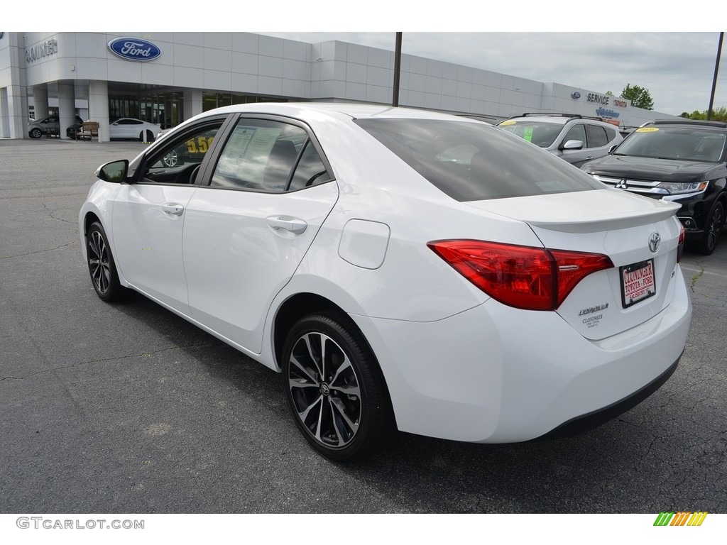 2017 Corolla SE - Super White / Black photo #4