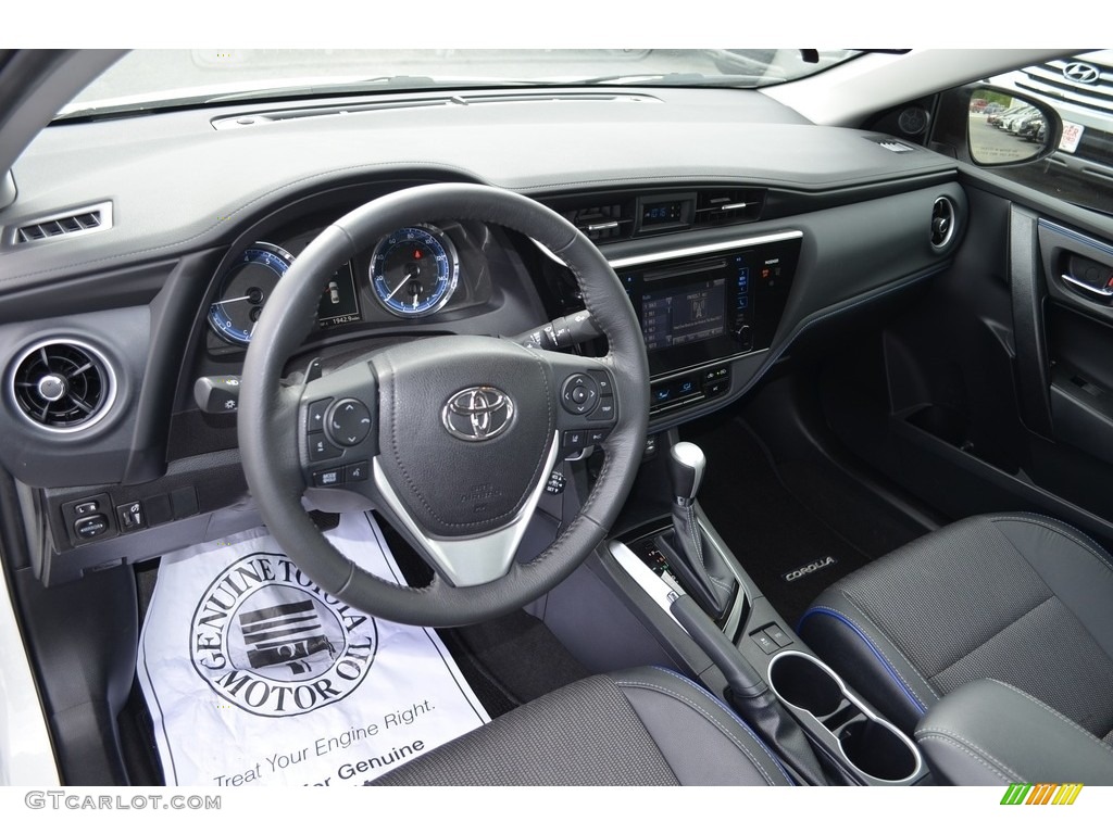 2017 Corolla SE - Super White / Black photo #10