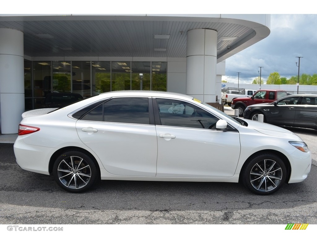 2015 Camry SE - Super White / Black photo #2