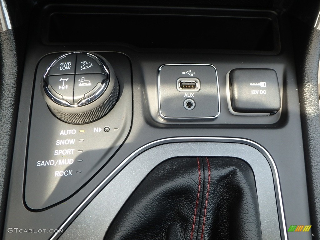2019 Jeep Cherokee Trailhawk Elite 4x4 Controls Photos