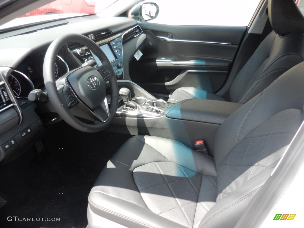 2018 Camry XLE - Wind Chill Pearl / Black photo #3