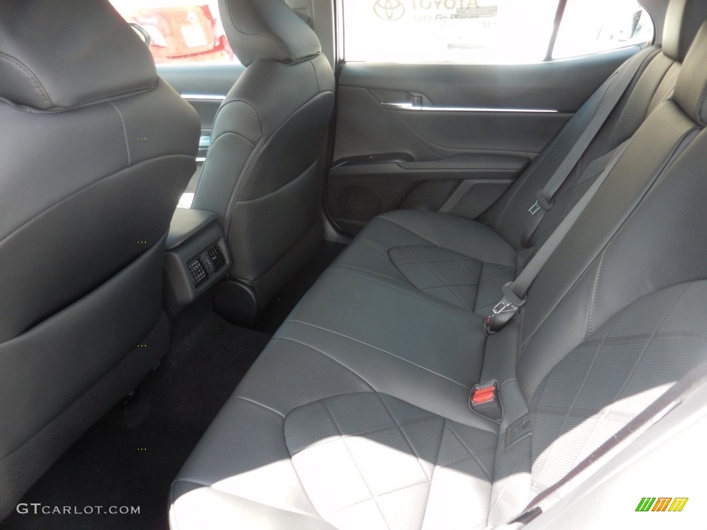 2018 Camry XLE - Wind Chill Pearl / Black photo #4