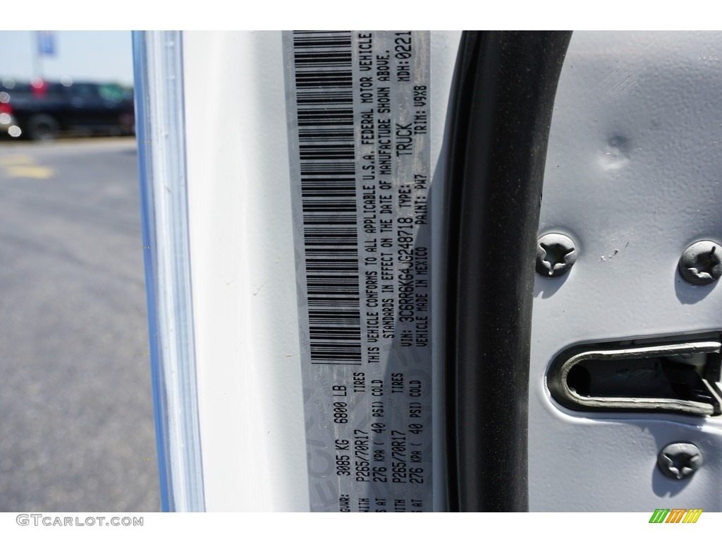2018 1500 ST Crew Cab - Bright White / Black/Diesel Gray photo #16
