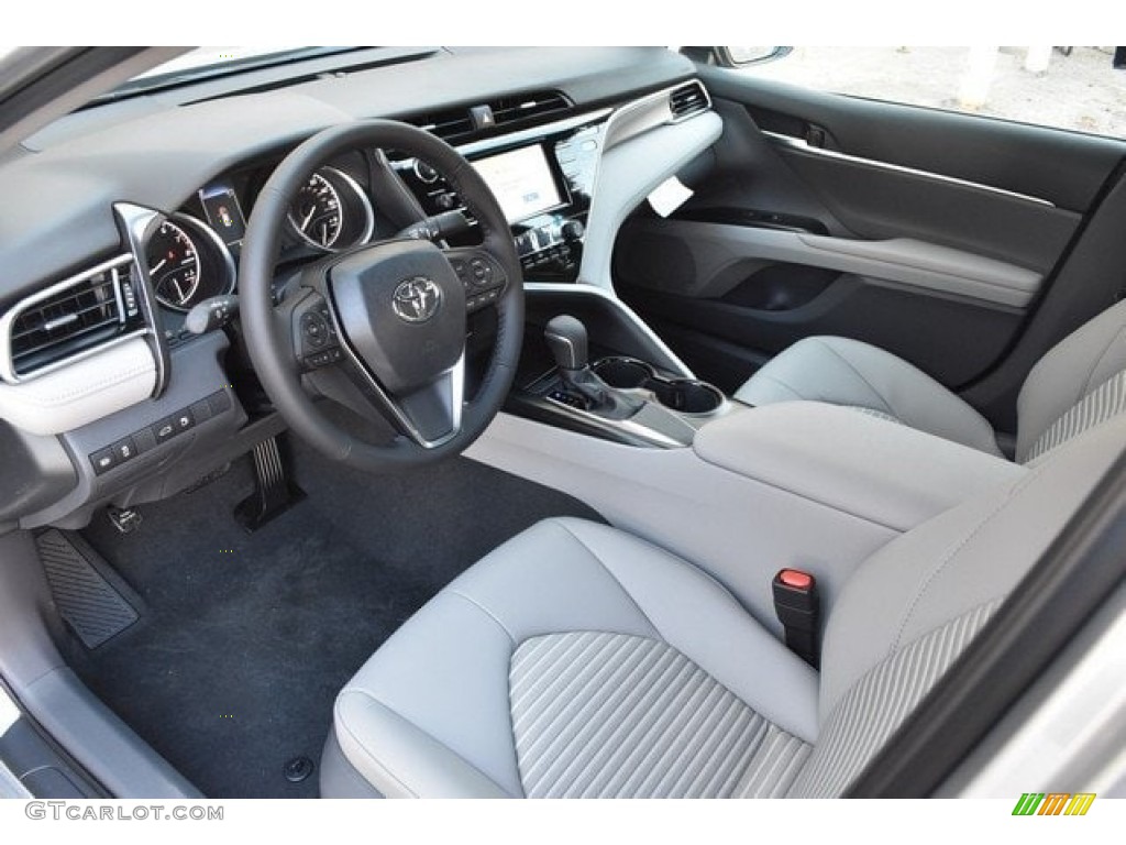 2018 Camry SE - Celestial Silver Metallic / Ash photo #5