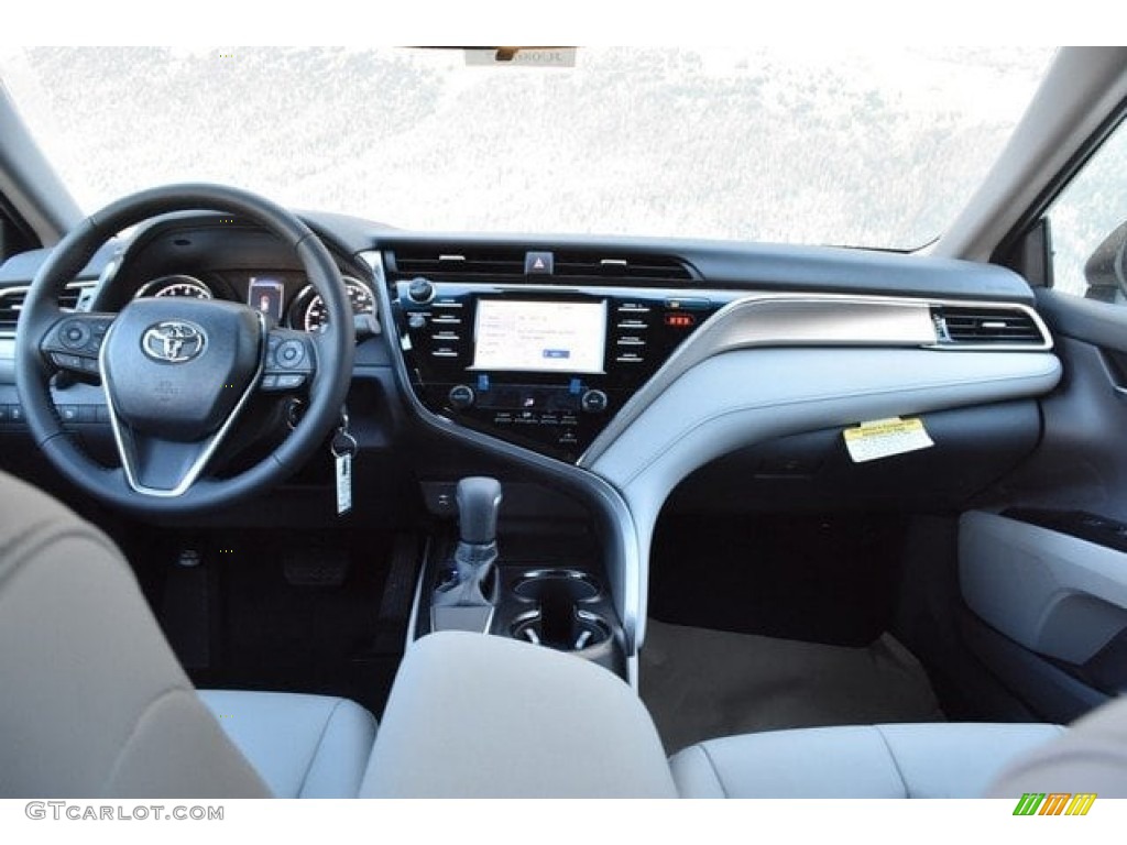 2018 Camry SE - Celestial Silver Metallic / Ash photo #8