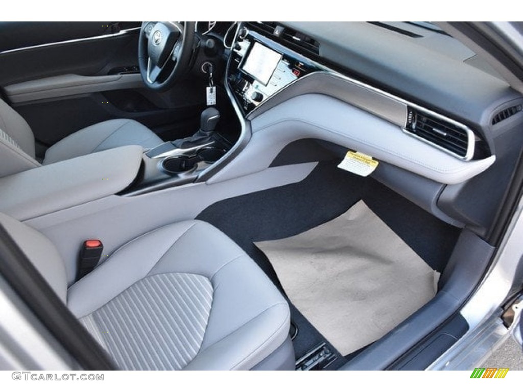 2018 Camry SE - Celestial Silver Metallic / Ash photo #11