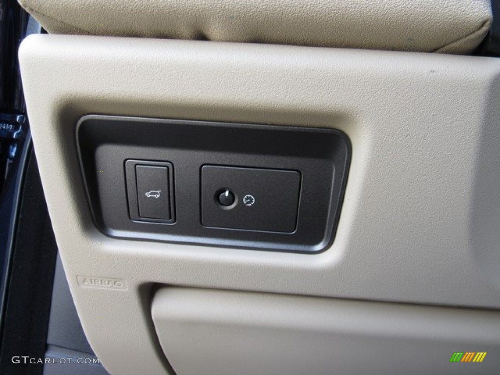 2018 Range Rover Evoque SE - Loire Blue / Almond photo #28