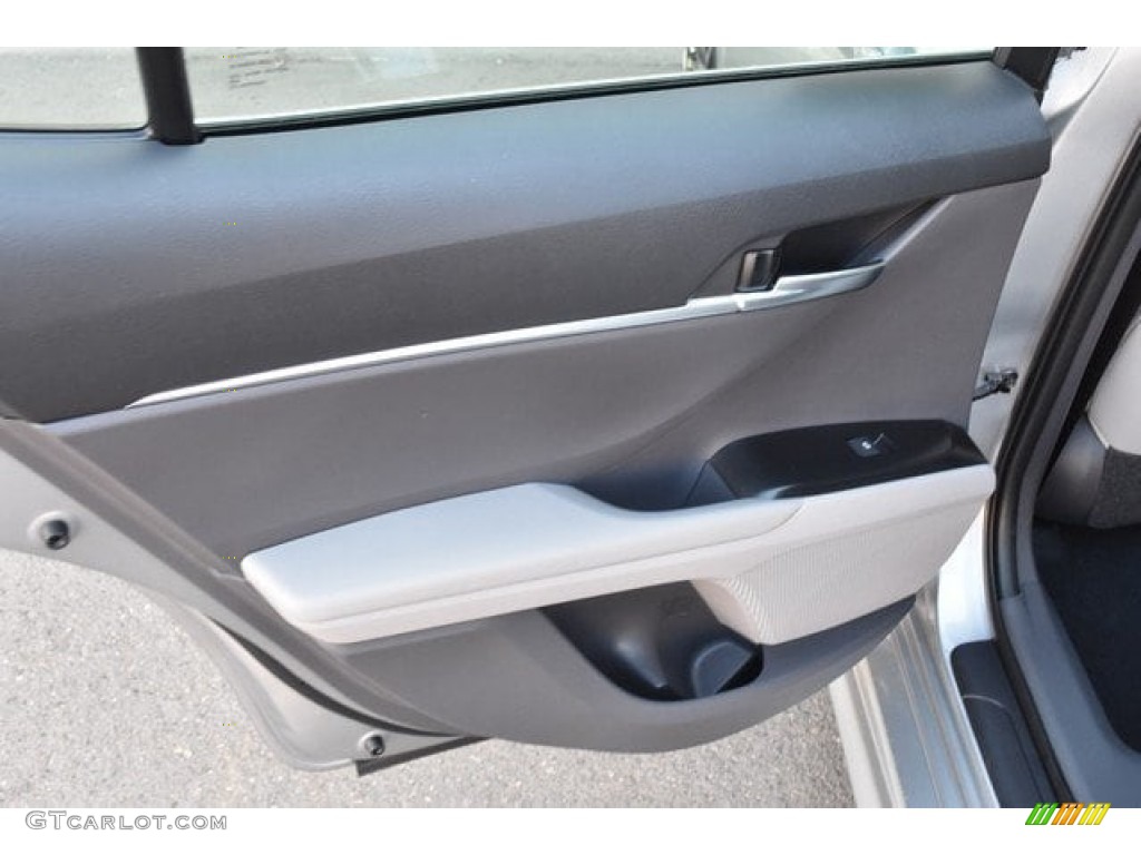 2018 Camry SE - Celestial Silver Metallic / Ash photo #21