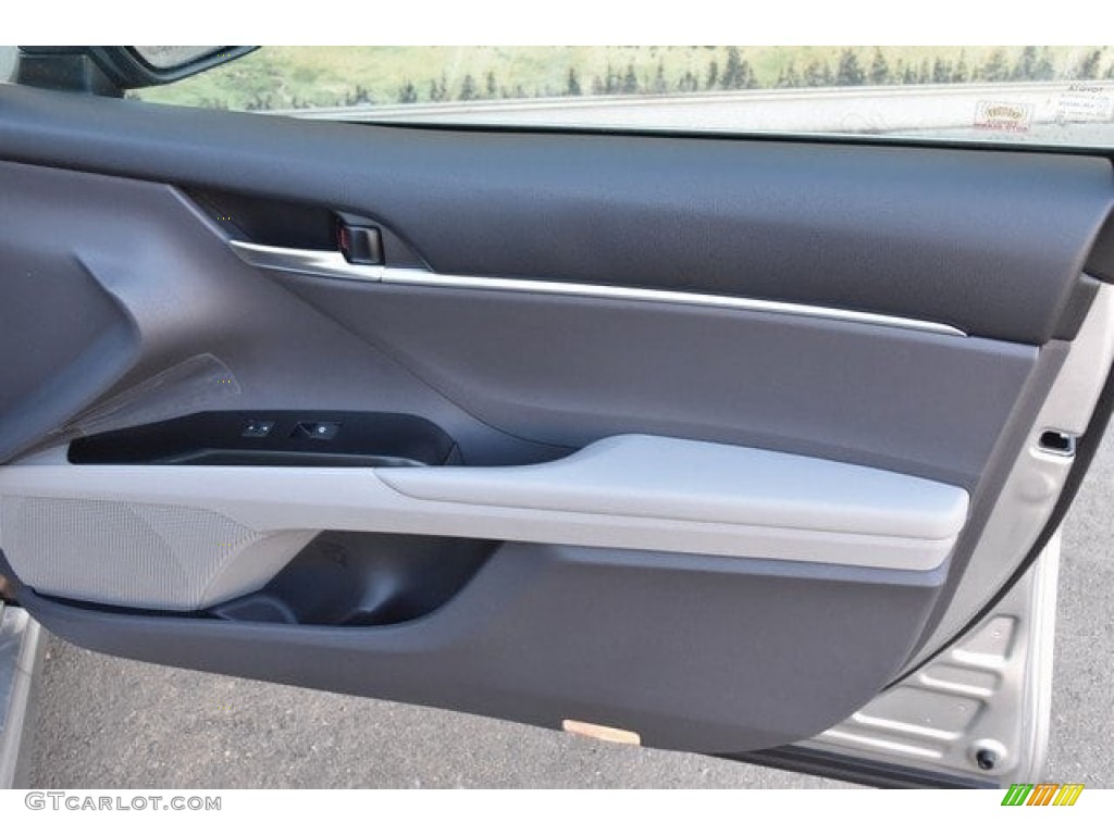 2018 Camry SE - Celestial Silver Metallic / Ash photo #22