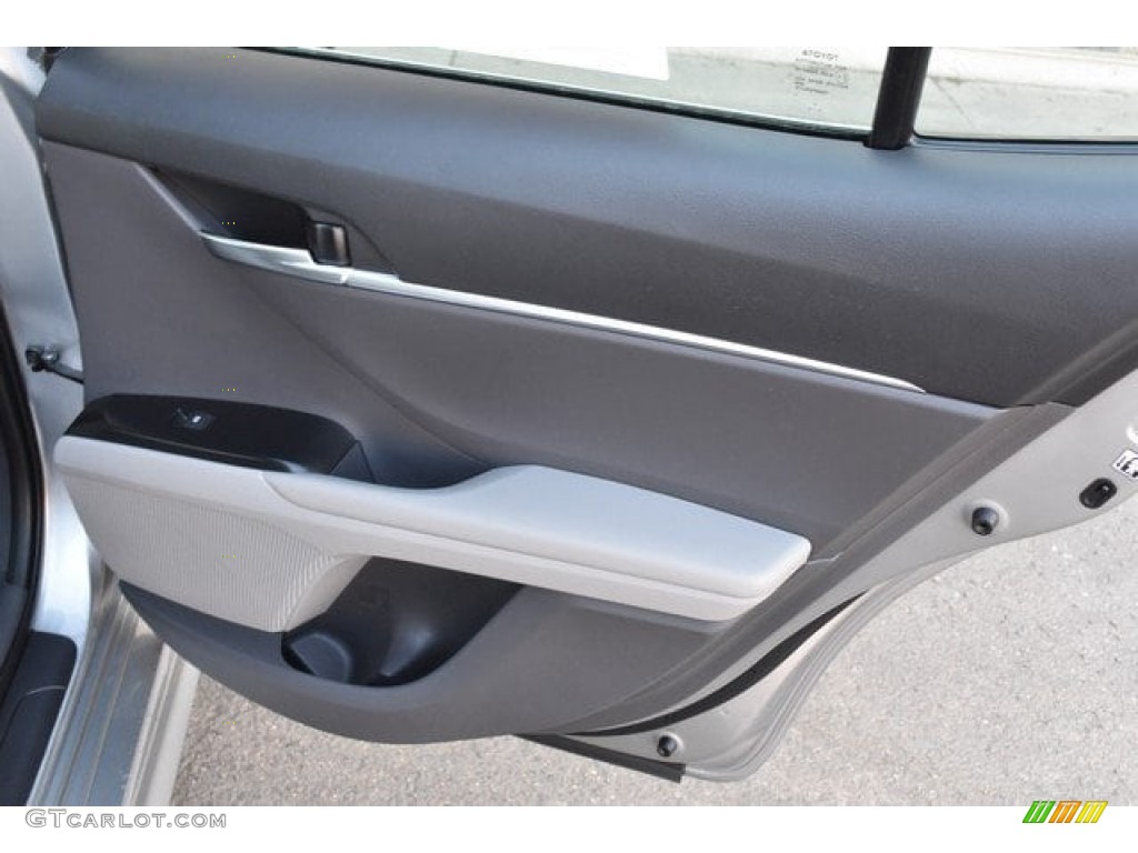 2018 Camry SE - Celestial Silver Metallic / Ash photo #23