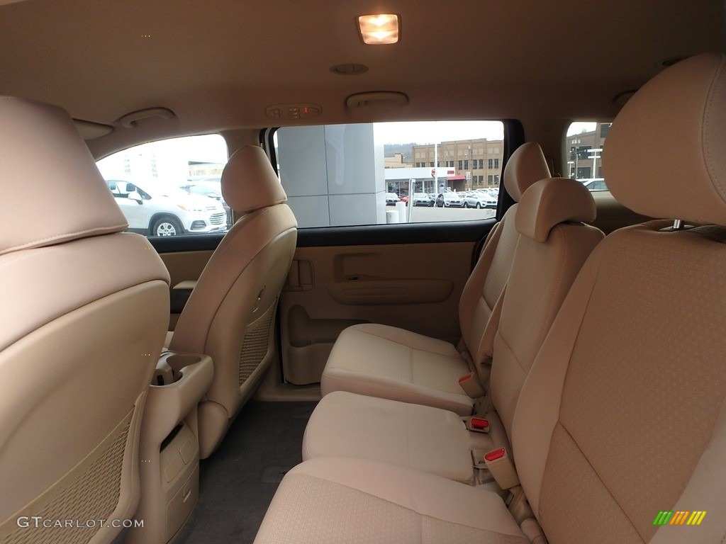 2018 Sedona LX - Clear White / Camel Beige photo #12