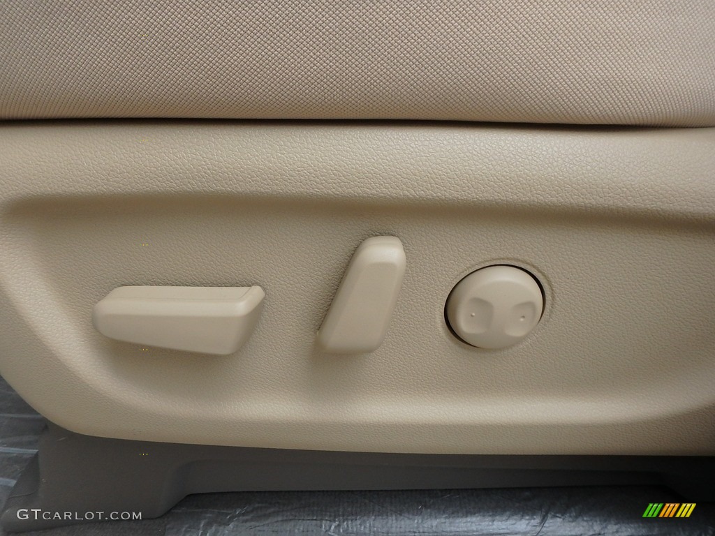 2018 Sedona LX - Clear White / Camel Beige photo #17
