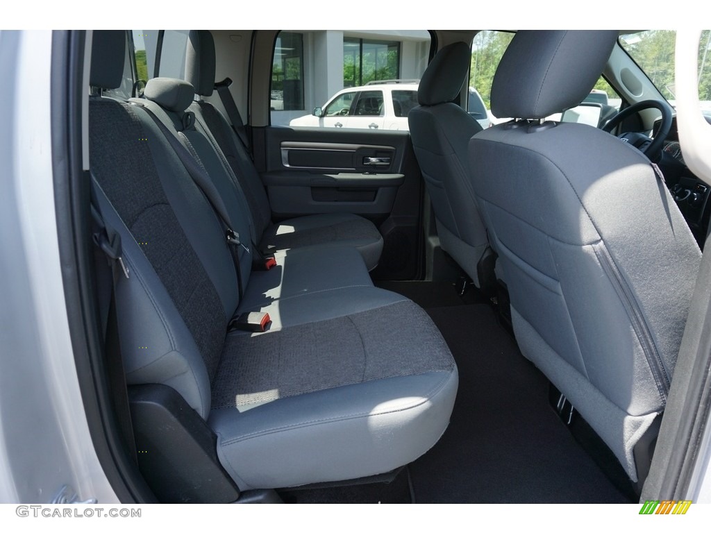 2018 1500 Big Horn Crew Cab - Bright Silver Metallic / Black/Diesel Gray photo #17