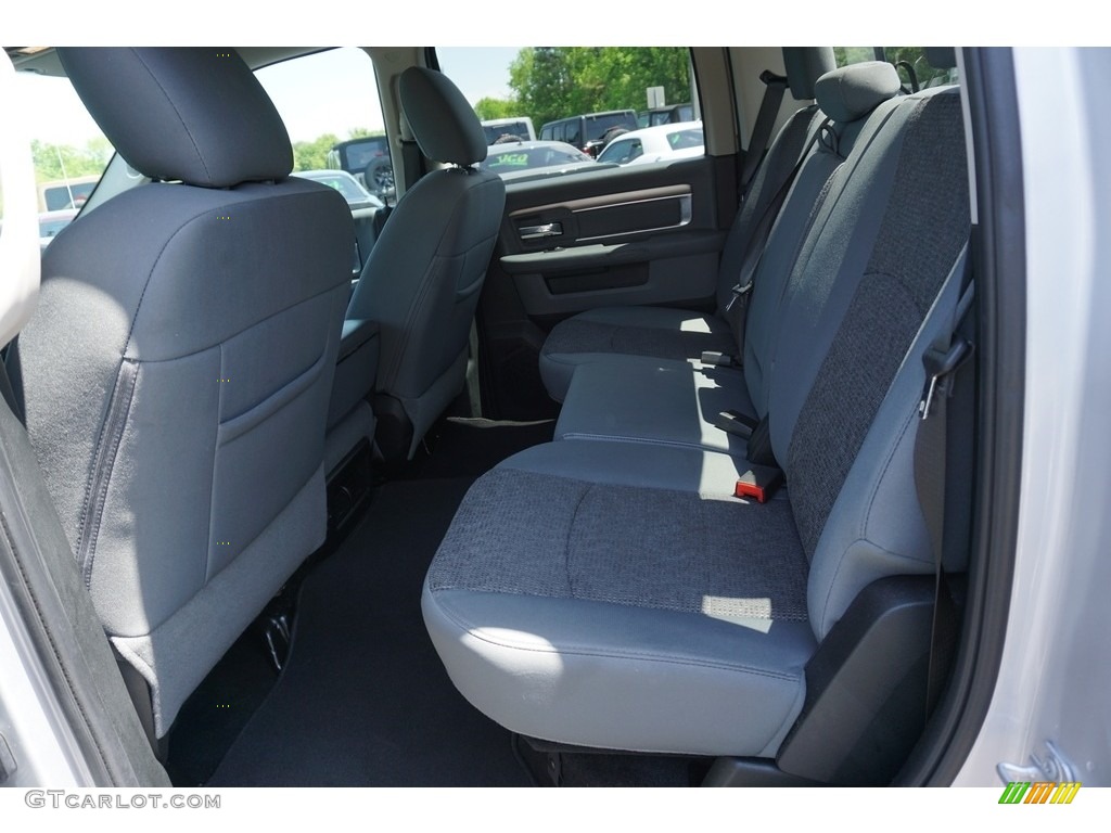2018 1500 Big Horn Crew Cab - Bright Silver Metallic / Black/Diesel Gray photo #21