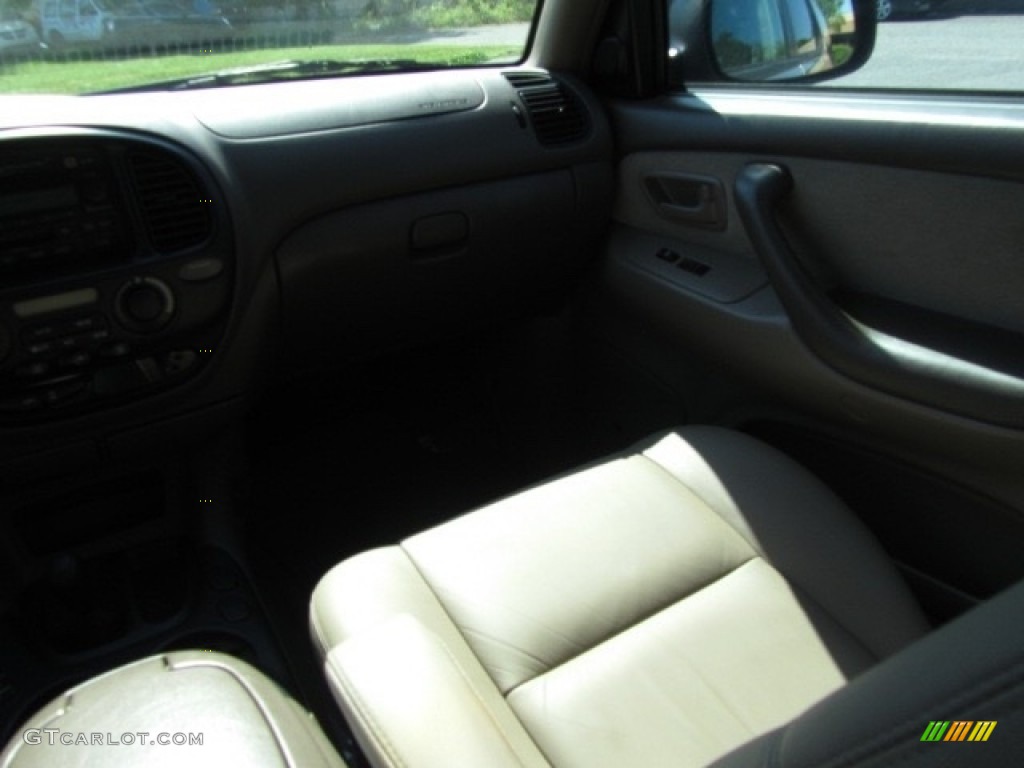 2004 Sequoia SR5 4x4 - Desert Sand Mica / Oak photo #14